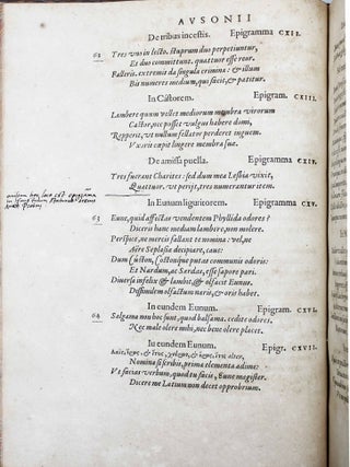 Ausonii burdigalensis, viri consularis, Omnia, quae adhuc in veteribus bibliothecis inveniri potuerunt, Opera ; Adhaec, Symmachi et Pontii Paulani litterae ad Ausonium scriptae : tum Ciceronis, Sulpiciae, aliorumque quorundam veterum carmina nonnulla ; Cruncta ad varia, vetera, novamque exemplaria, emendata, commentariisque illustrata par Eliam Vinetum Santonem.