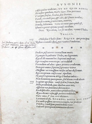 Ausonii burdigalensis, viri consularis, Omnia, quae adhuc in veteribus bibliothecis inveniri potuerunt, Opera ; Adhaec, Symmachi et Pontii Paulani litterae ad Ausonium scriptae : tum Ciceronis, Sulpiciae, aliorumque quorundam veterum carmina nonnulla ; Cruncta ad varia, vetera, novamque exemplaria, emendata, commentariisque illustrata par Eliam Vinetum Santonem.