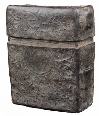 Boîte ou étui de transport du XVe siècle. BOITE DU XVE SIECLE.