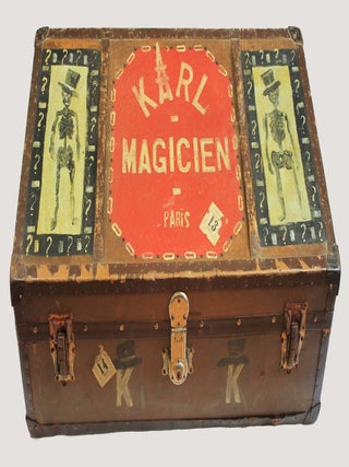 Malle ancienne de magicien: Karl. Magicien. Paris. MAGIE.