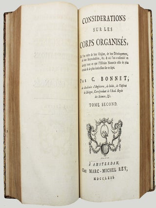 Considérations sur les corps organisés, où l'on traite de leur origine, de leur développement, de leur reproduction, etc... et où l'on a rassemblé en abrégé tout ce que l'Histoire Naturelle offre de plus certain et de plus intéressant sur ce sujet.
